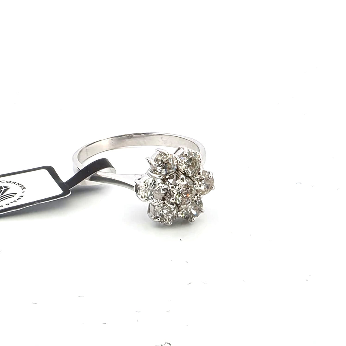 Anello in oro giallo con diamanti