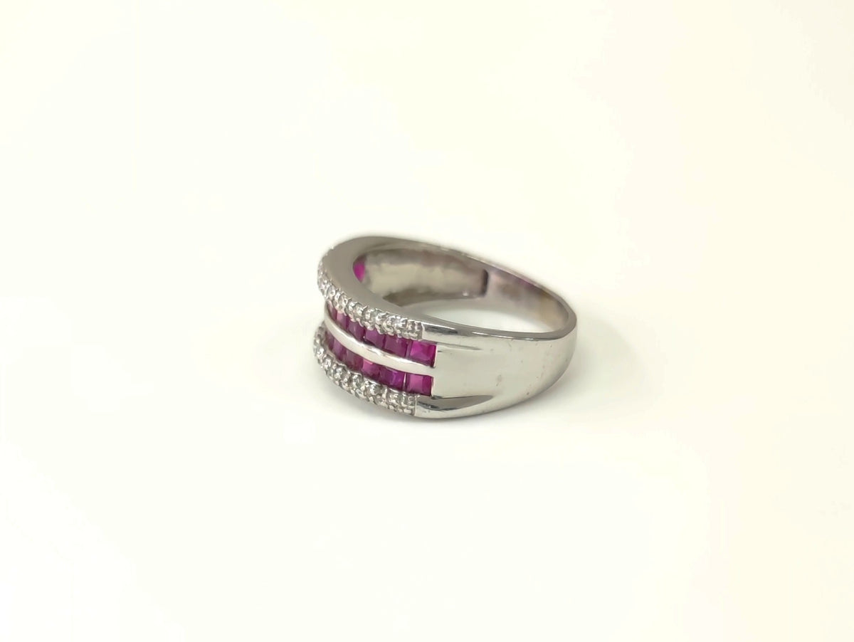 Bague Bandeau en or blanc, rubis et diamants