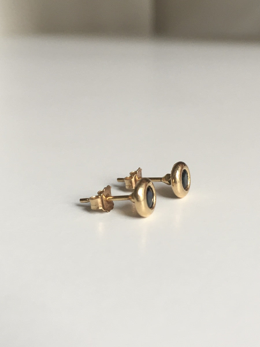 Boucles d'oreilles Puces en or jaune et saphirs