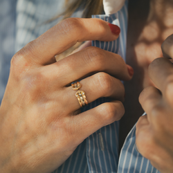 Bague CARTIER "CC" en or blanc, or jaune et or rose