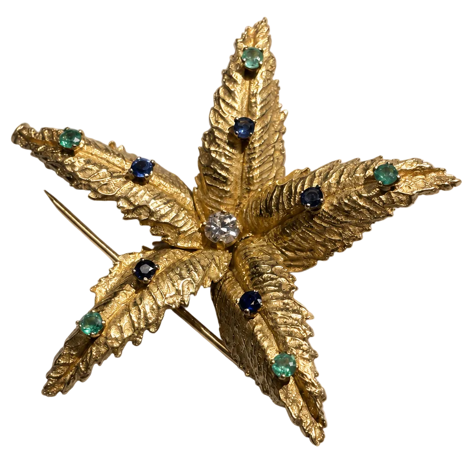Broche BOUCHERON en or jaune, émeraudes, saphirs et diamant