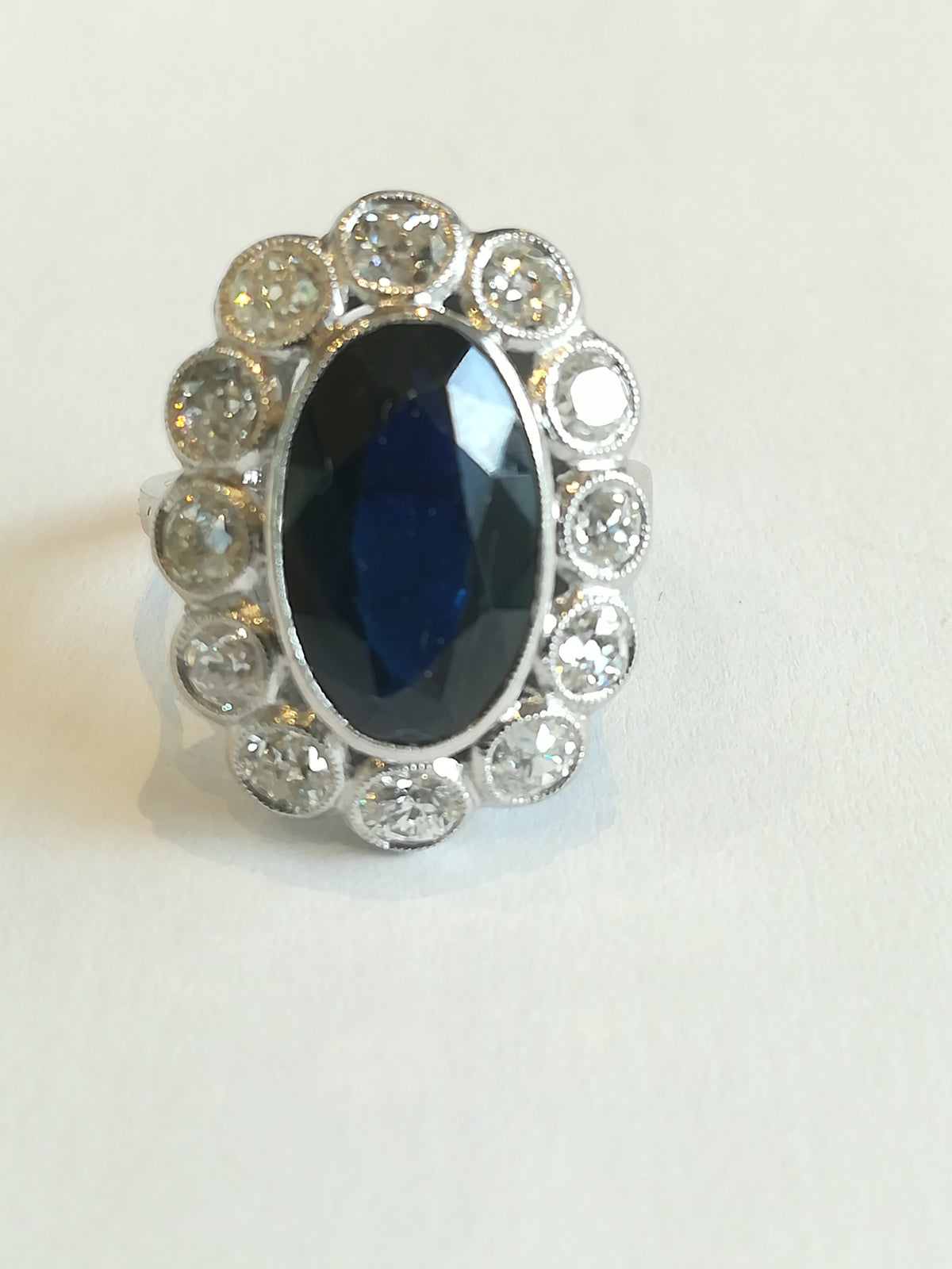 Bague Pompadour en platine, saphir et diamants