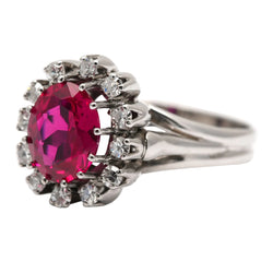 Bague Entourage en or blanc, rubis et diamants