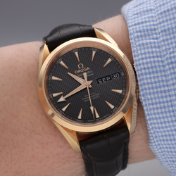 Montre OMEGA en or rose et cuir