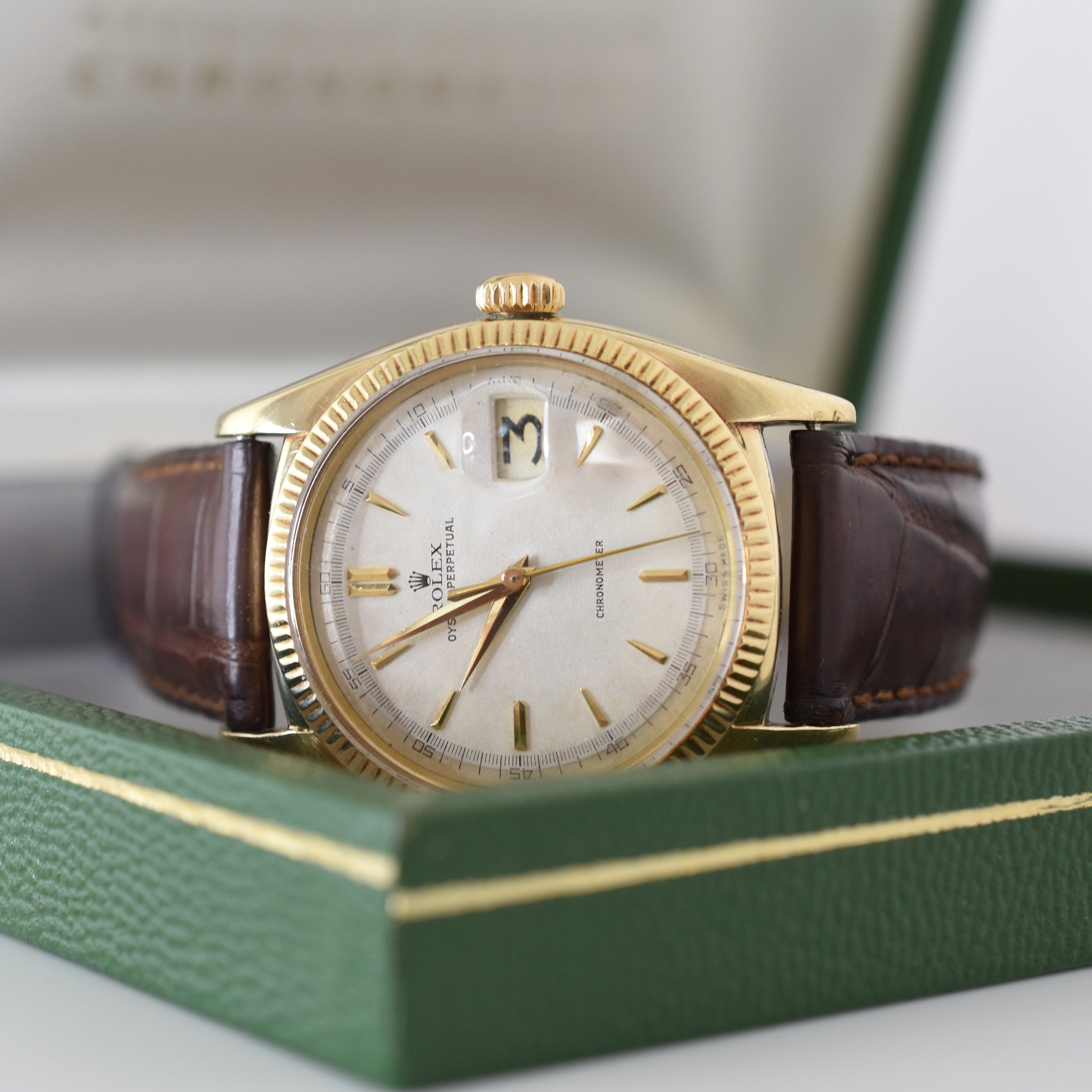 Montre ROLEX "Oyster Perpetual Date Ovettone" en or jaune et cuir