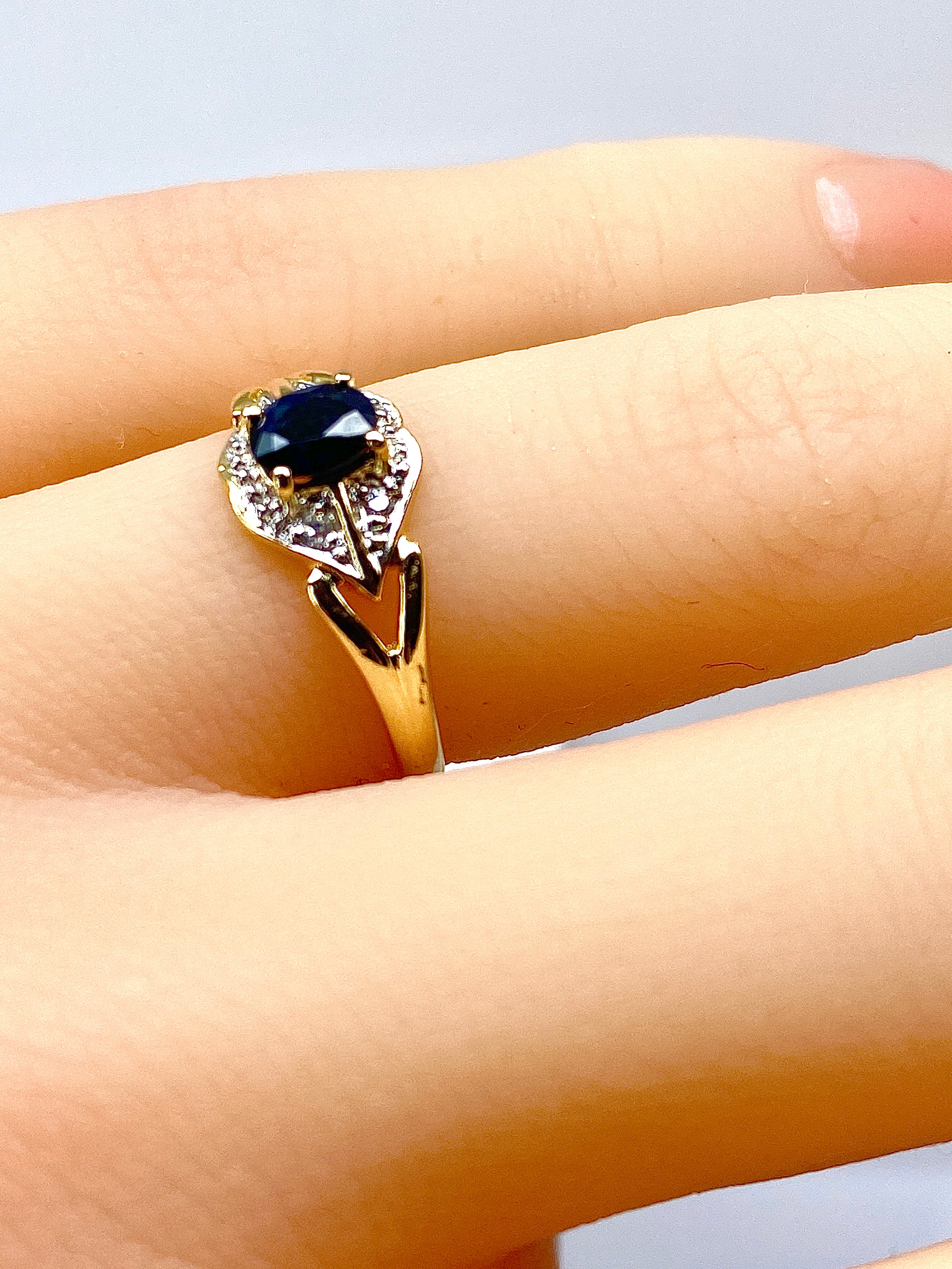 Bague en or, saphir et diamants