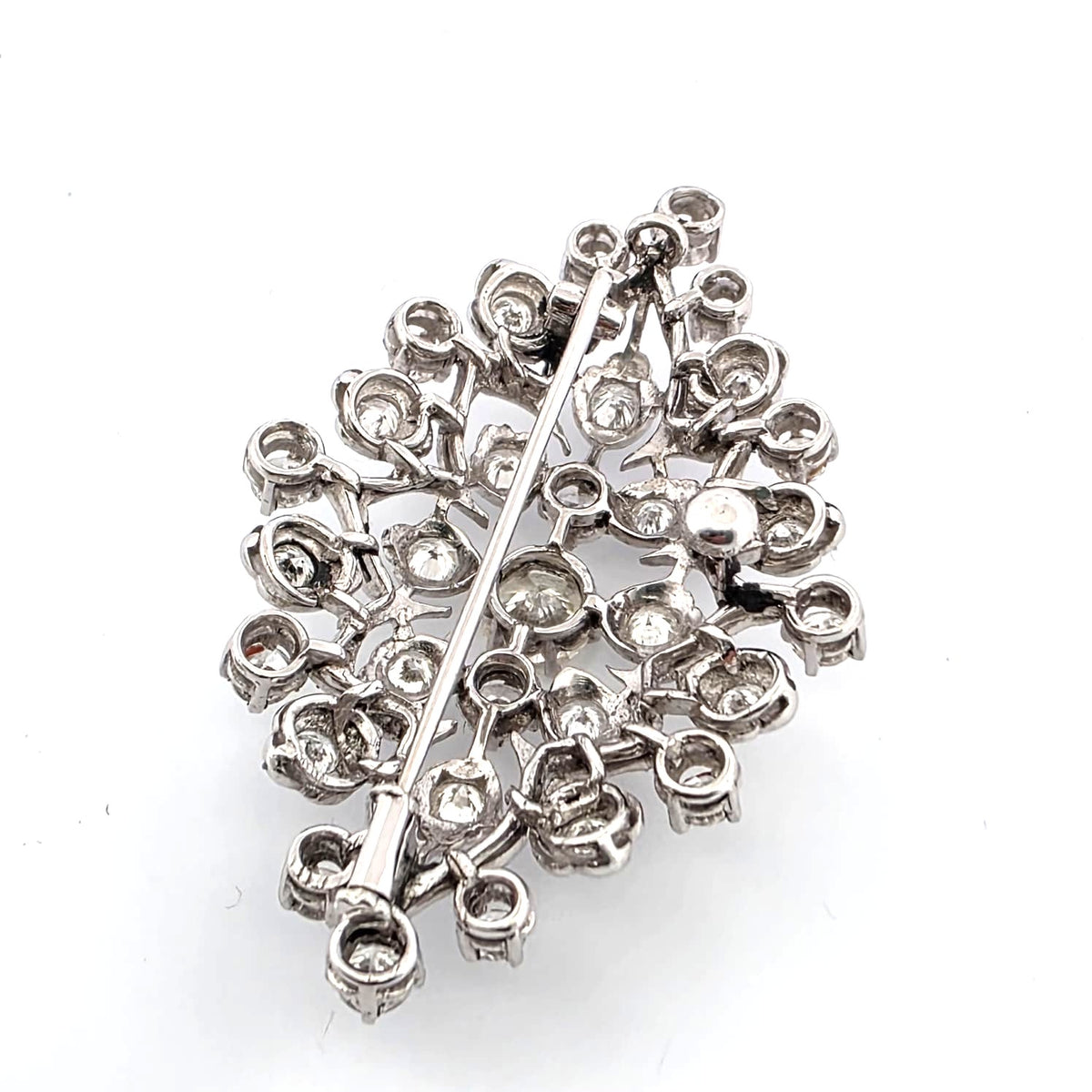 Broche Épingle en or blanc et diamants