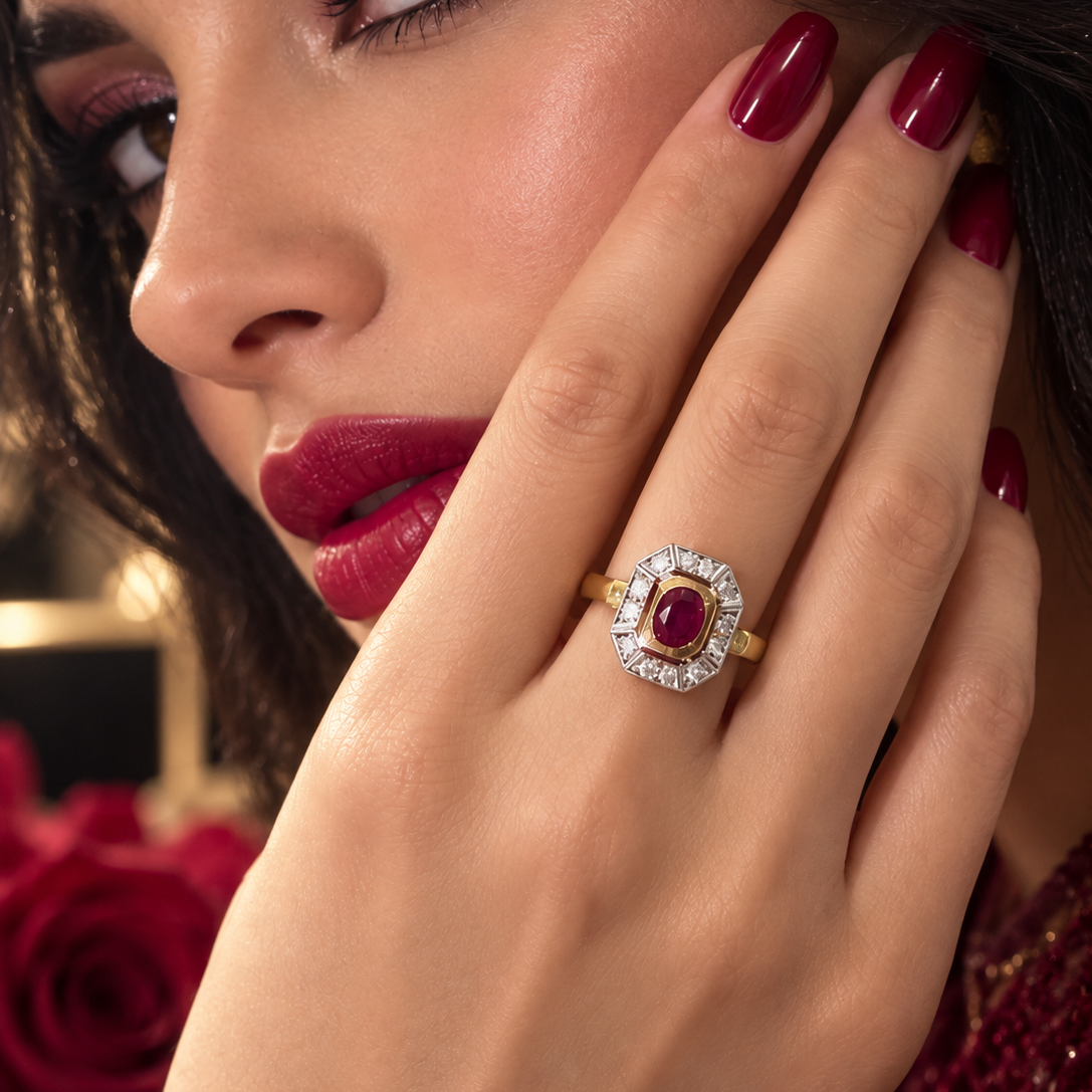 Bague Cocktail en or jaune, rubis et diamants