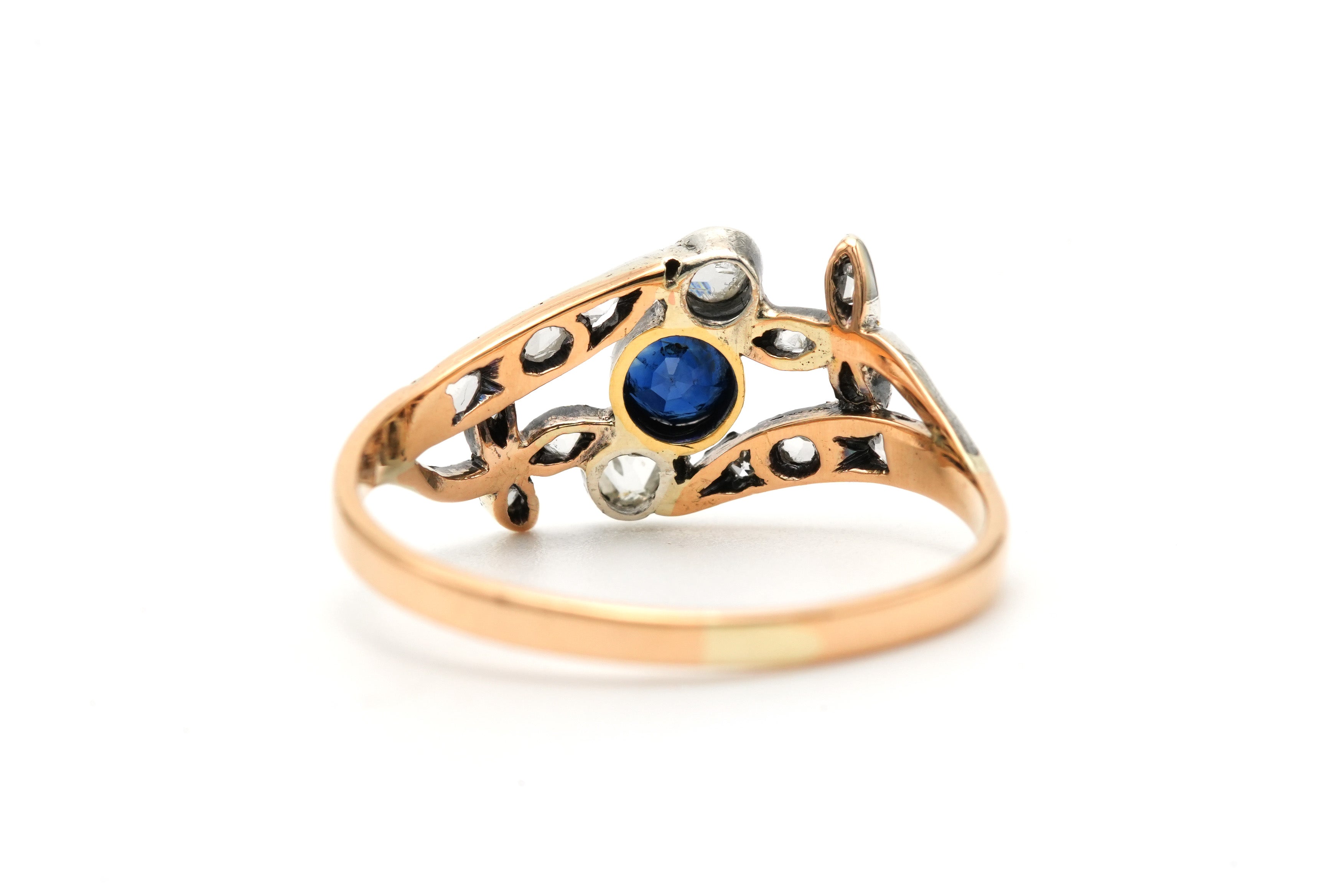 Bague en or blanc, or jaune, saphirs et diamants