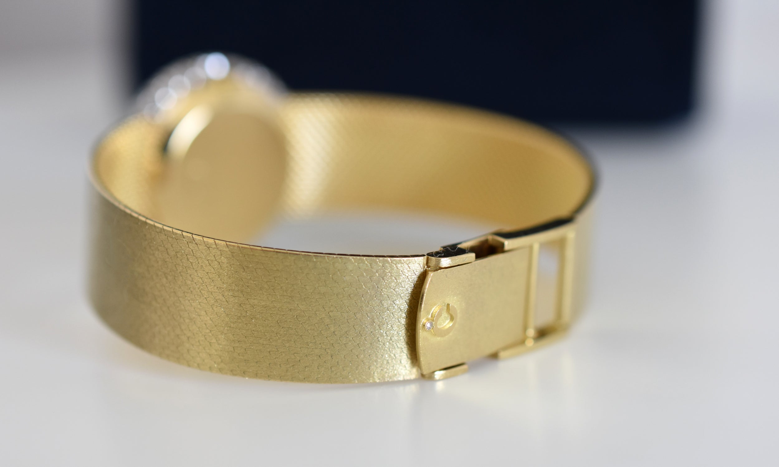 Montre CHOPARD, Réf. 810, or jaune 18 carats et diamants, bracelet intégré or massif, vers 1980.