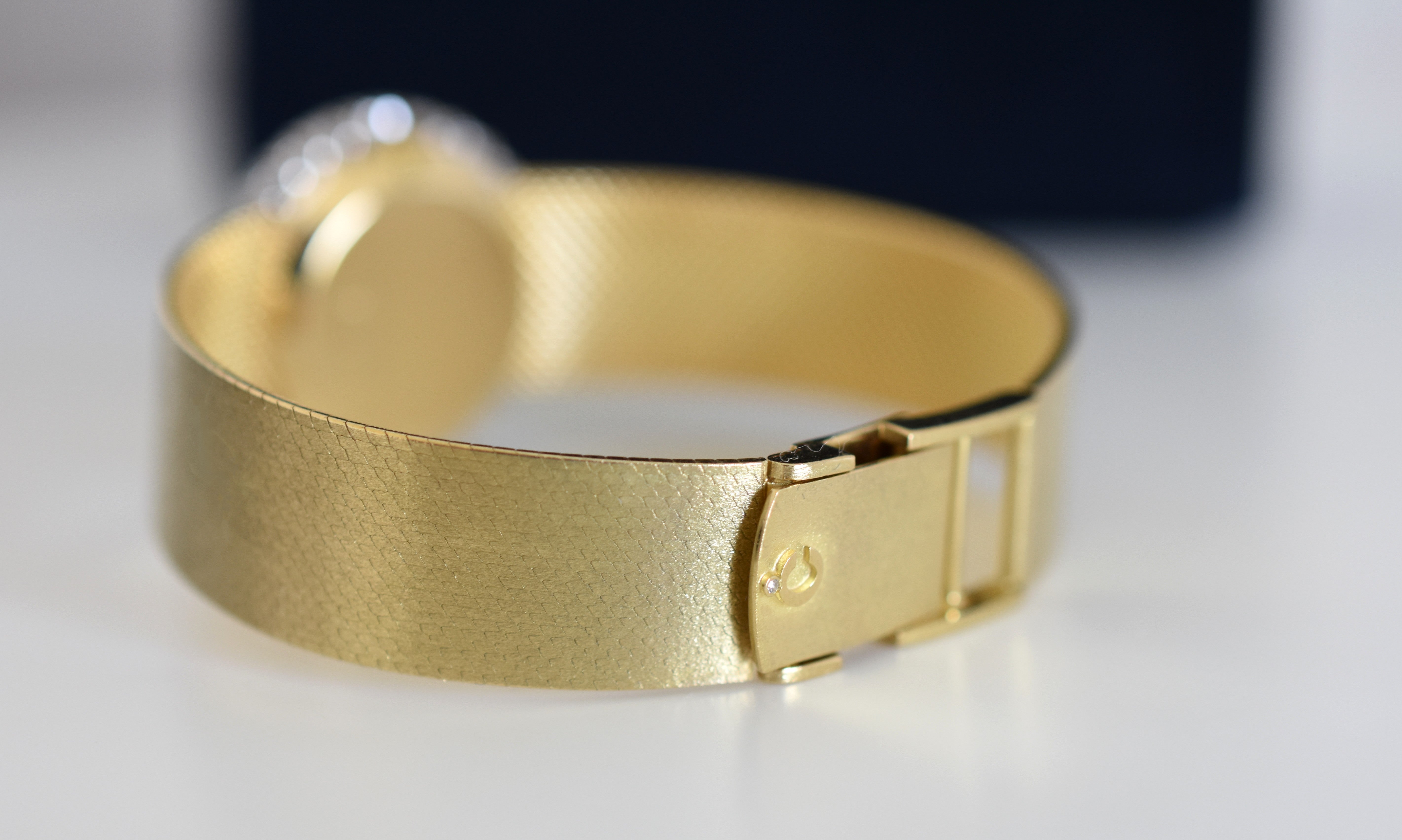 Montre CHOPARD, Réf. 810, or jaune 18 carats et diamants, bracelet intégré or massif, vers 1980.