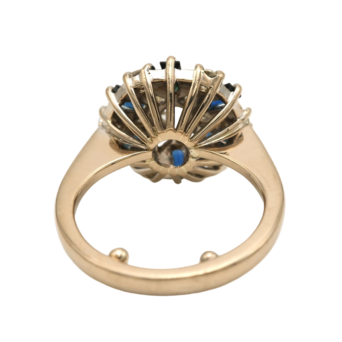 Bague Entourage en or blanc, saphirs et diamants