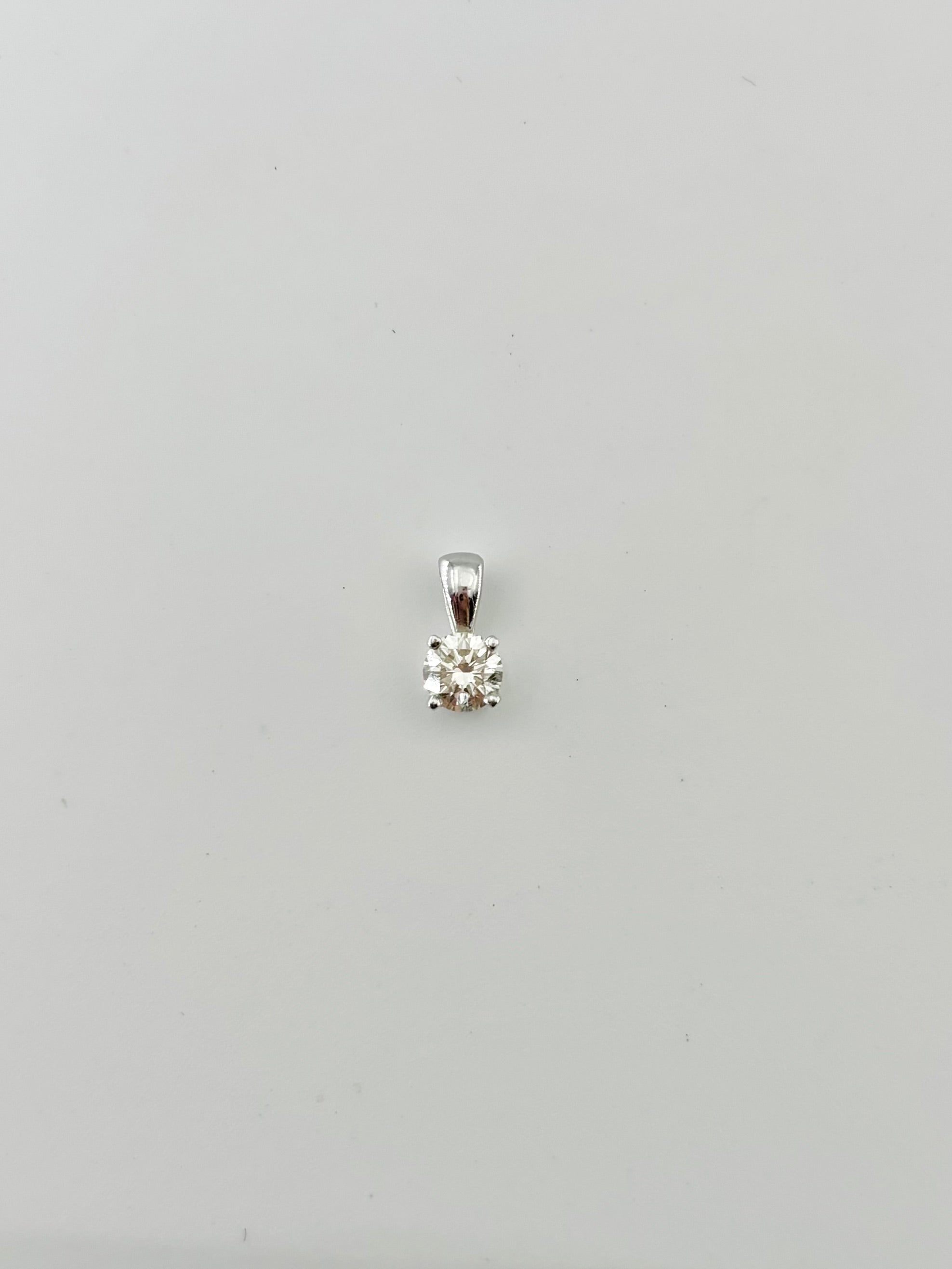 Pendentif en or blanc et diamant