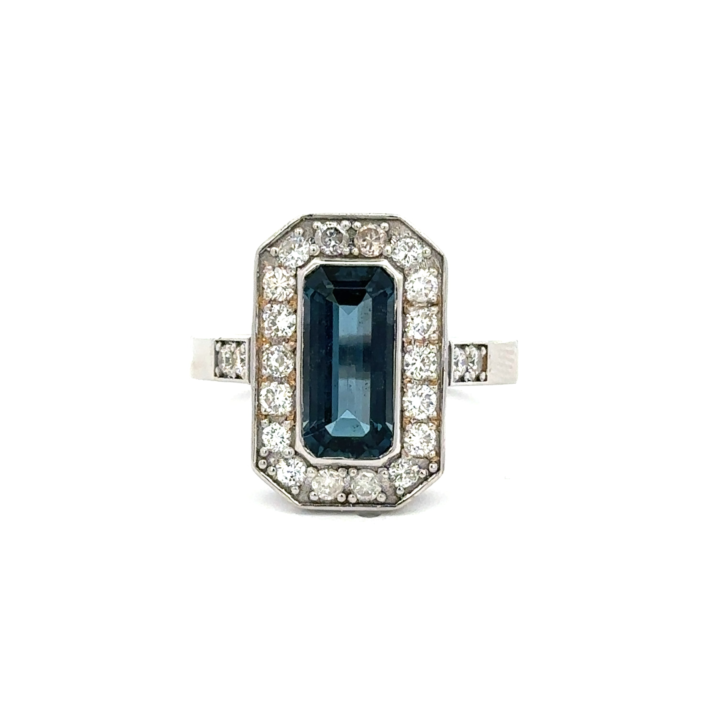 Bague Entourage en or blanc, topaze et diamants