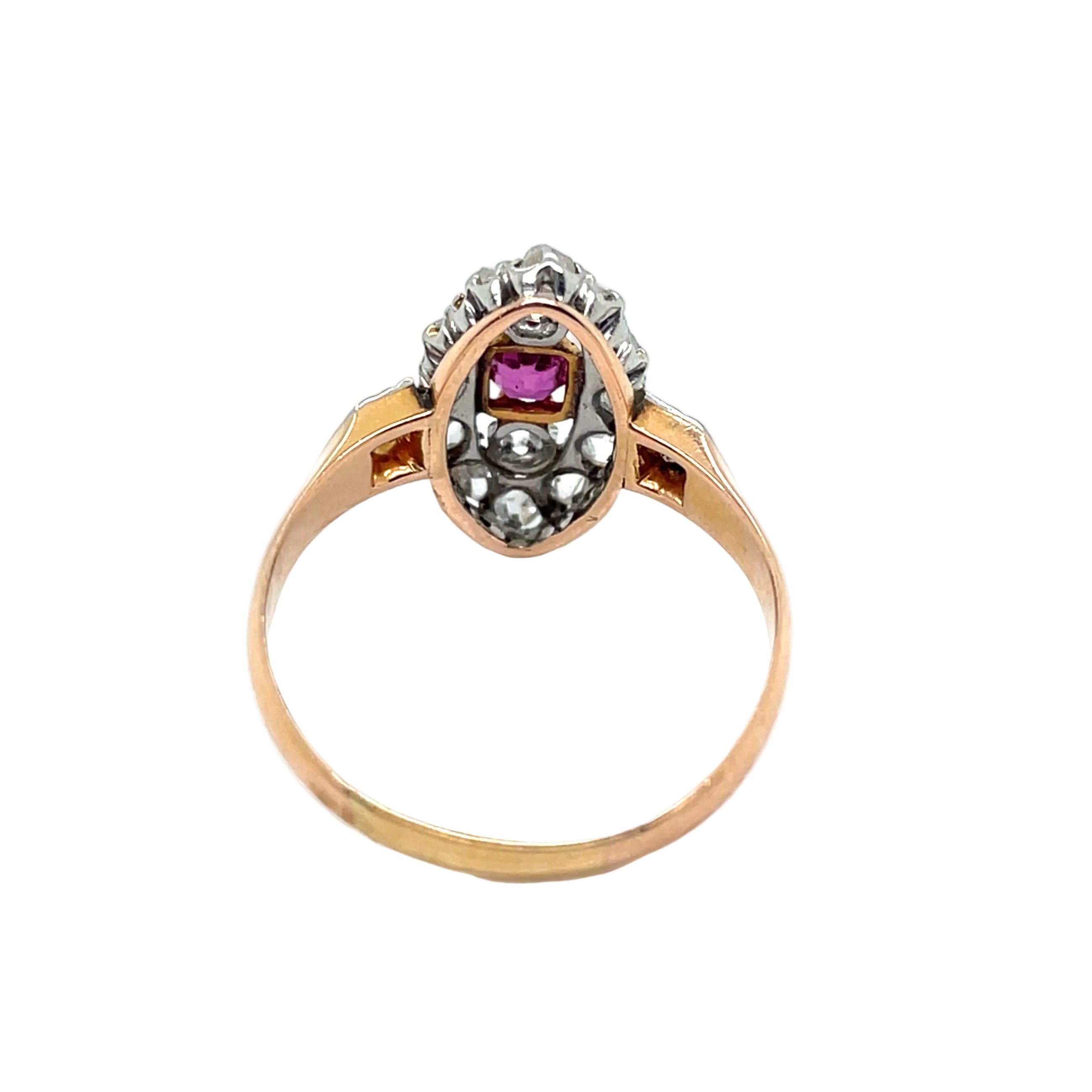 Bague Marquise en or rose, platine, rubis et diamants