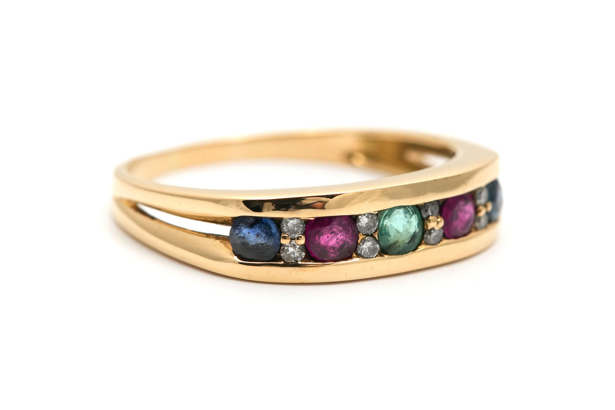 Bague en or jaune, émeraude, rubis, saphirs et diamants