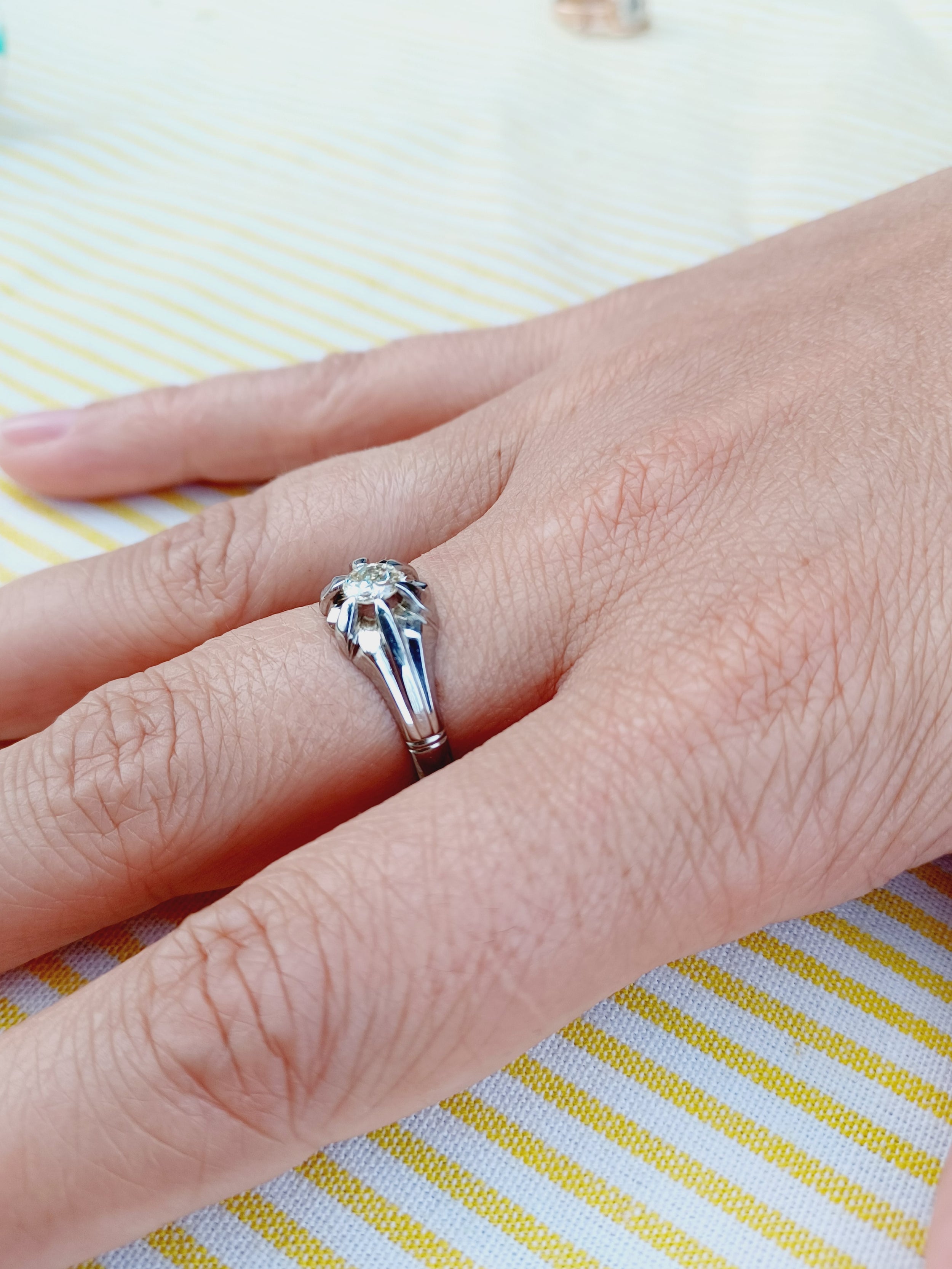 Bague Solitaire en or blanc et diamants