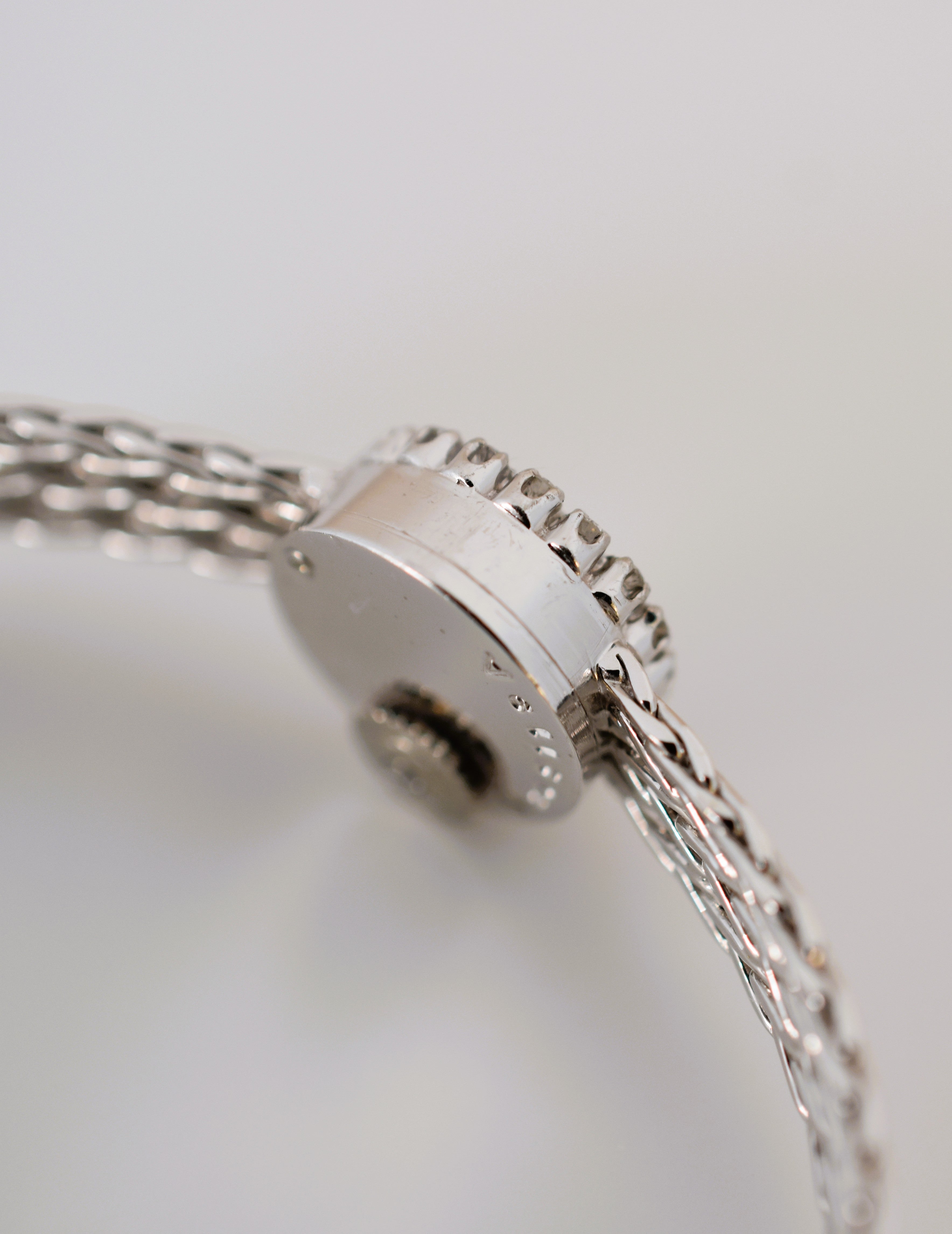 Jaeger-LeCoultre dame, entièrement or blanc 18 carats & diamants, vers 1960