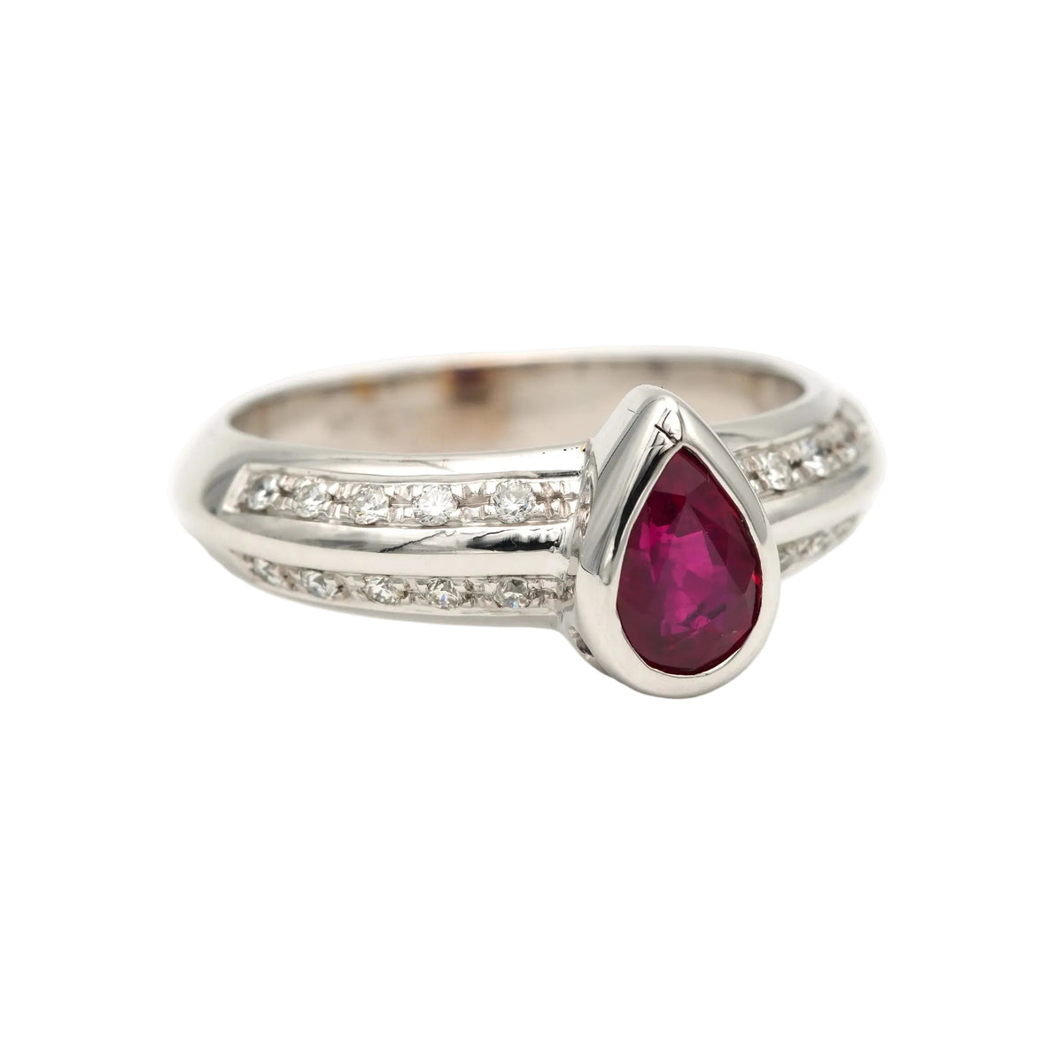 Bague Solitaire en or blanc, rubis et diamants