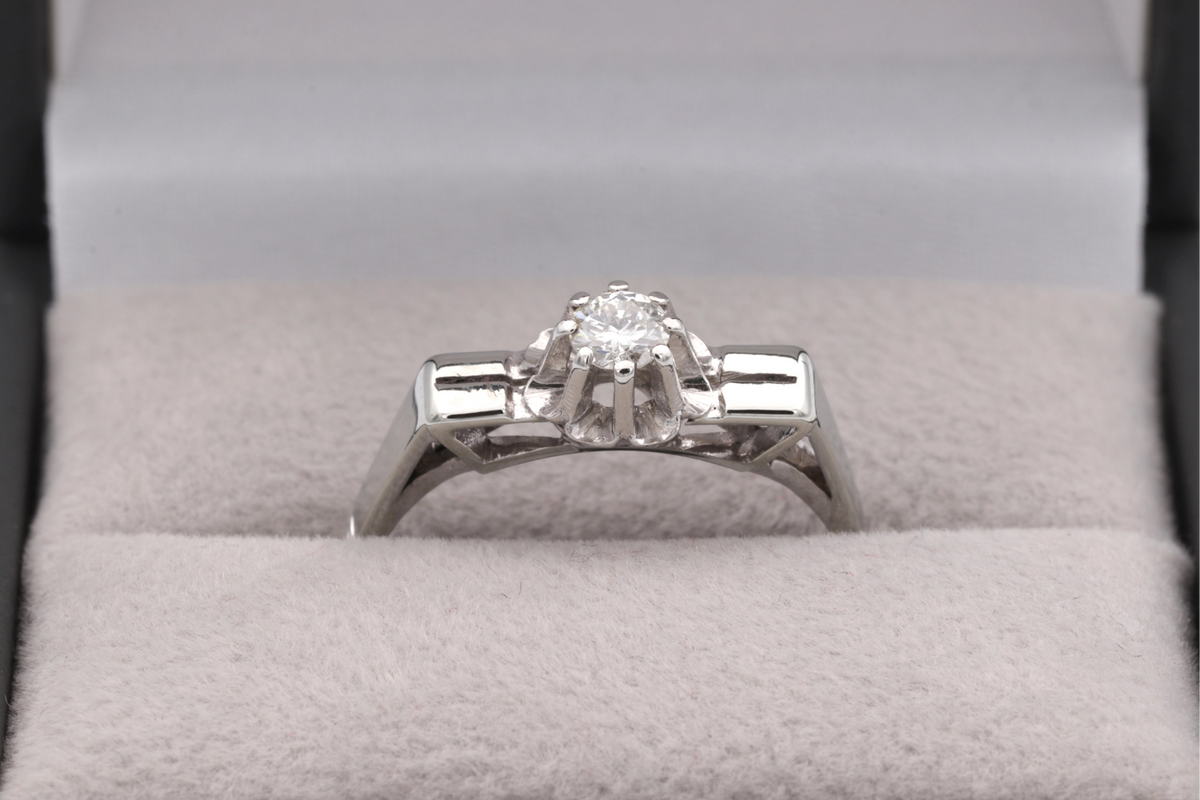 Bague Solitaire en or blanc et diamant