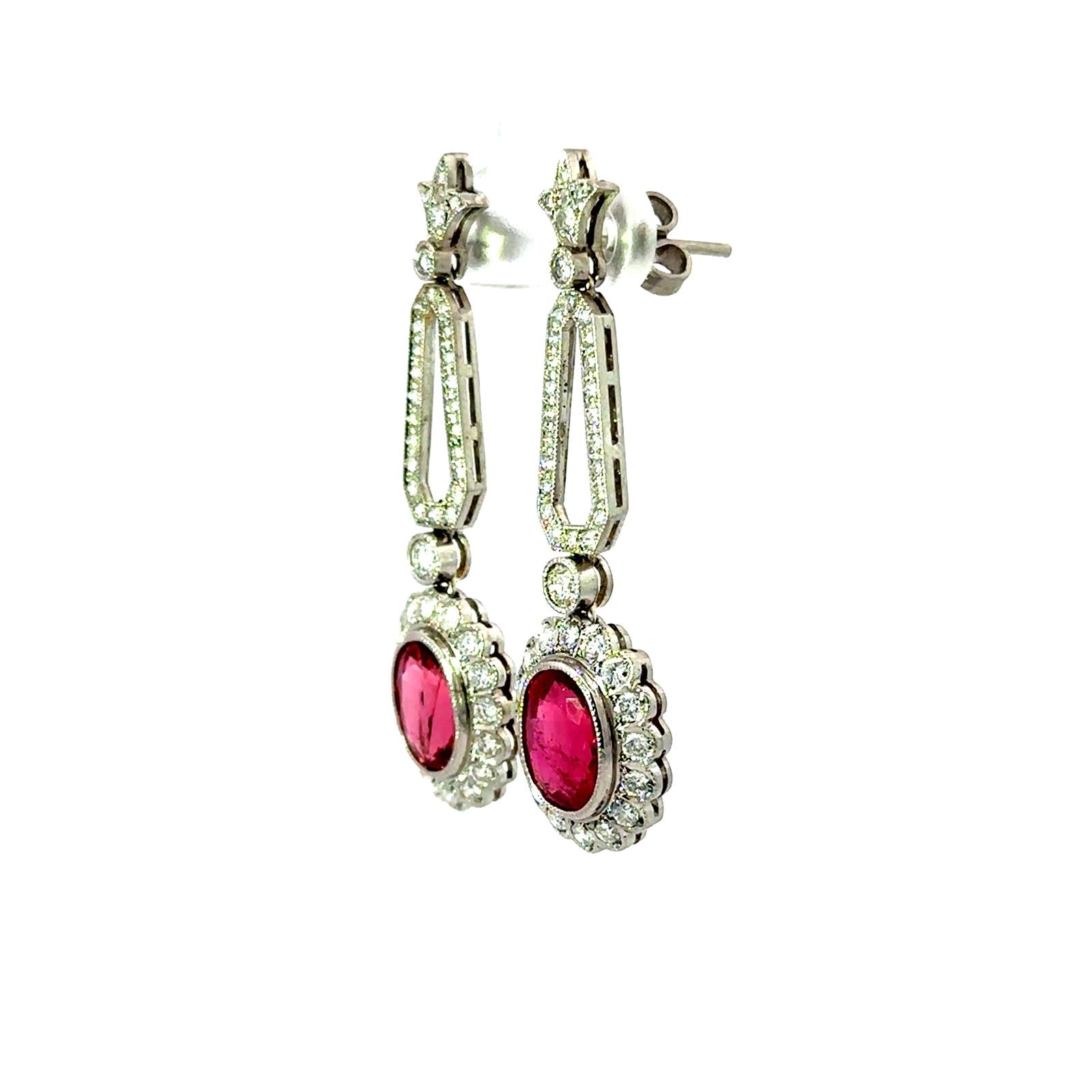 Boucles d'oreilles Pendantes en or blanc, rubellites et diamants