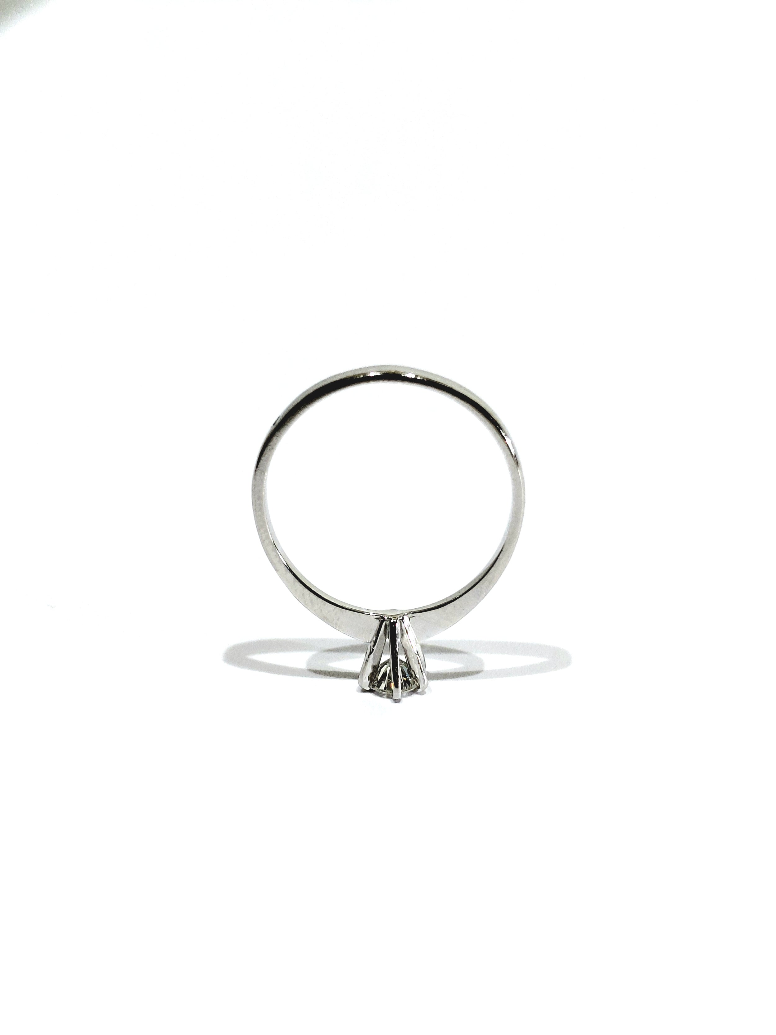 Solitaire en or blanc et diamant