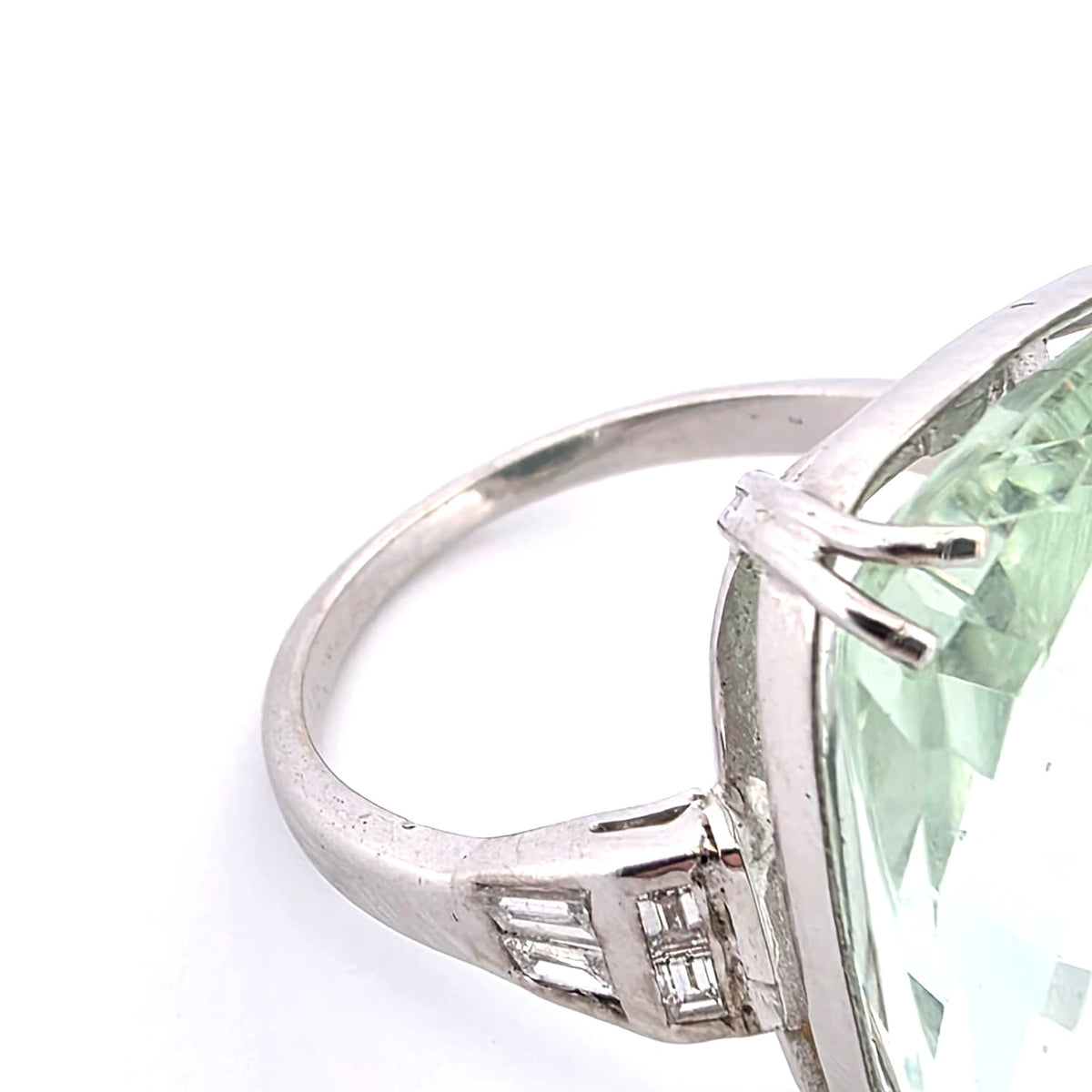 Bague Cocktail en or blanc et aigue-marine