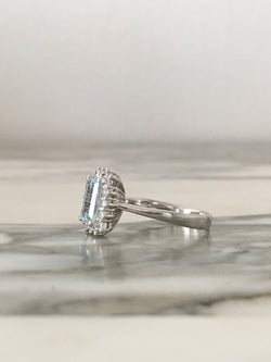 Bague Entourage en or blanc, aigue-marine et diamants