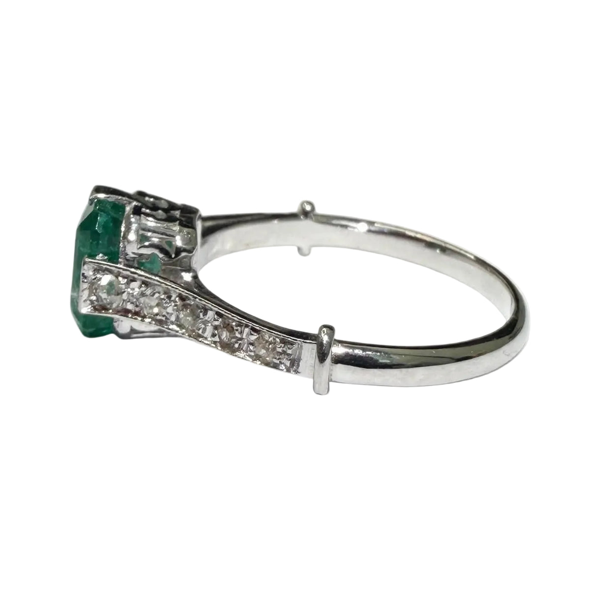 Bague Solitaire en or blanc, émeraude et diamants