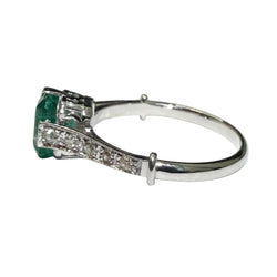 Bague Solitaire en or blanc, émeraude et diamants
