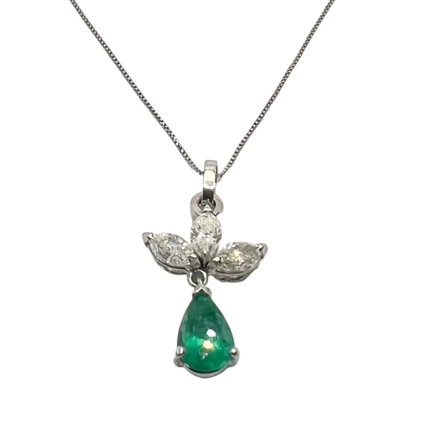 Collier Pendentif en or blanc, émeraude et diamants