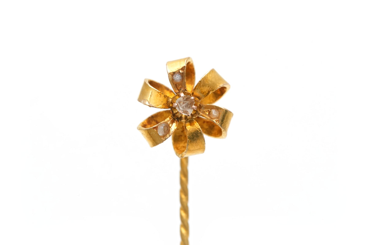 Pique à cravate en or jaune et diamant
