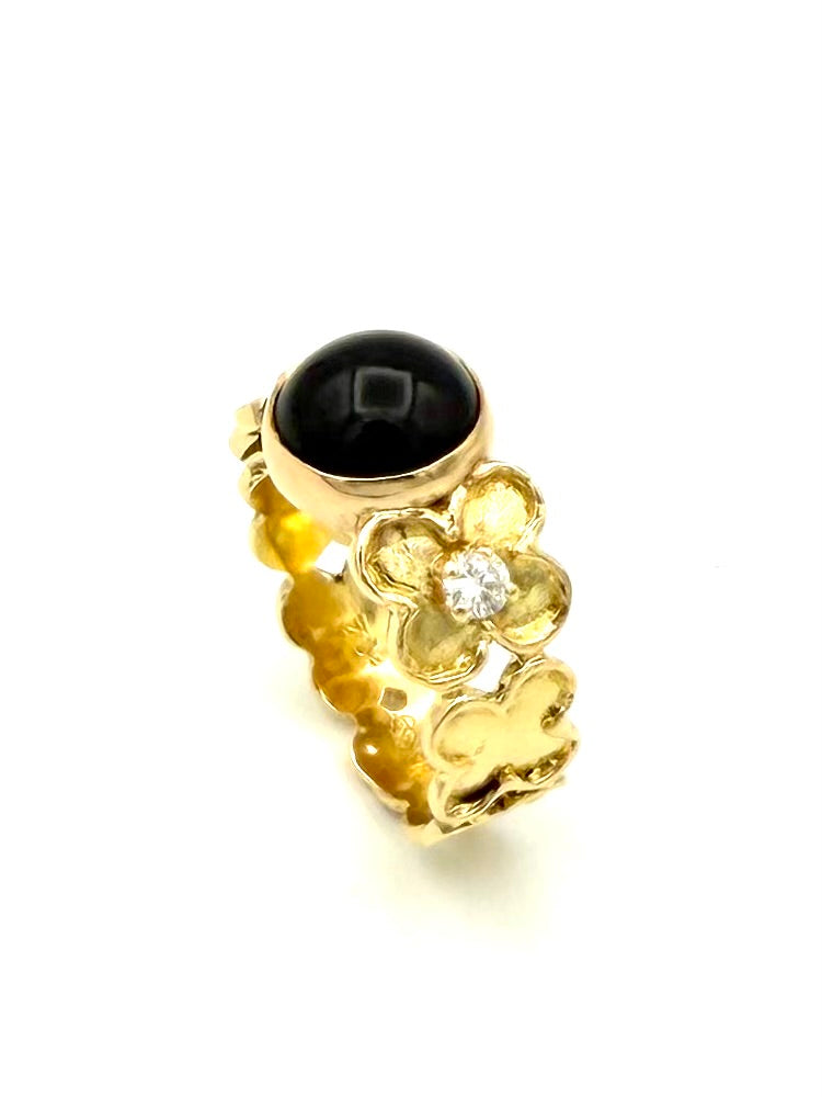 VAN CLEEF & ARPELS. Bague vintage en or jaune 18K, onyx et diamants