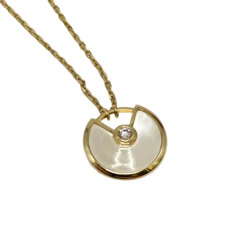 Collier Pendentif CARTIER "Amulette" en or blanc, nacre et diamant