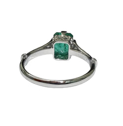 Bague Solitaire en or blanc, émeraude et diamants