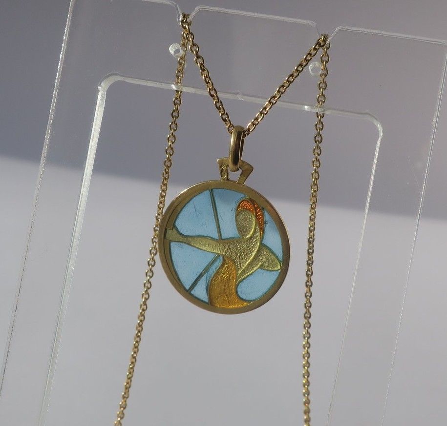 CARTIER - Pendentif Sagittaire Email plique à jour Or - Castafiore