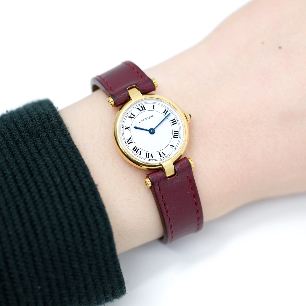 Cartier "Vendôme" en or jaune, cuir et saphir - Castafiore