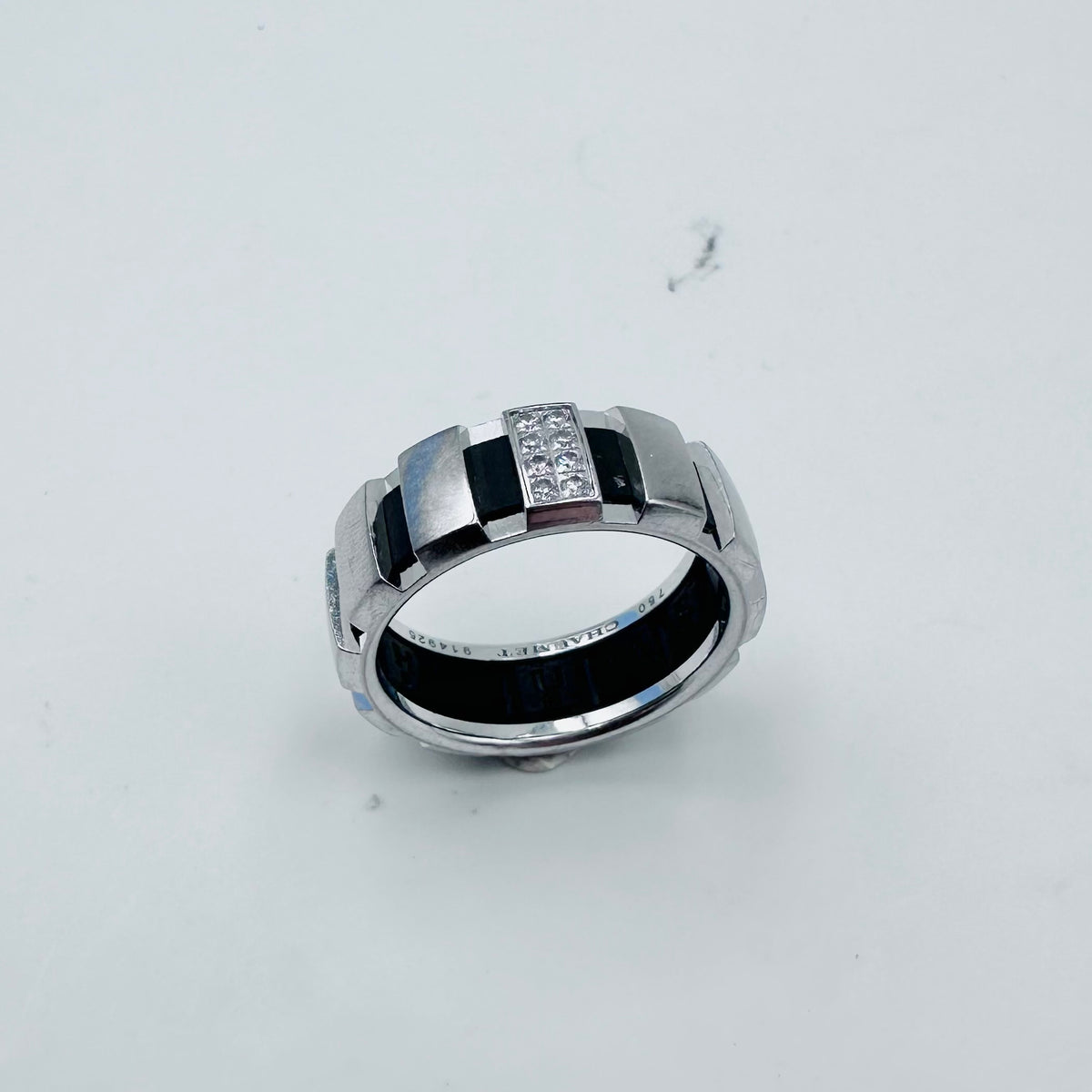 Bague Bandeau CHAUMET "Class One" en or blanc, diamants et caoutchouc