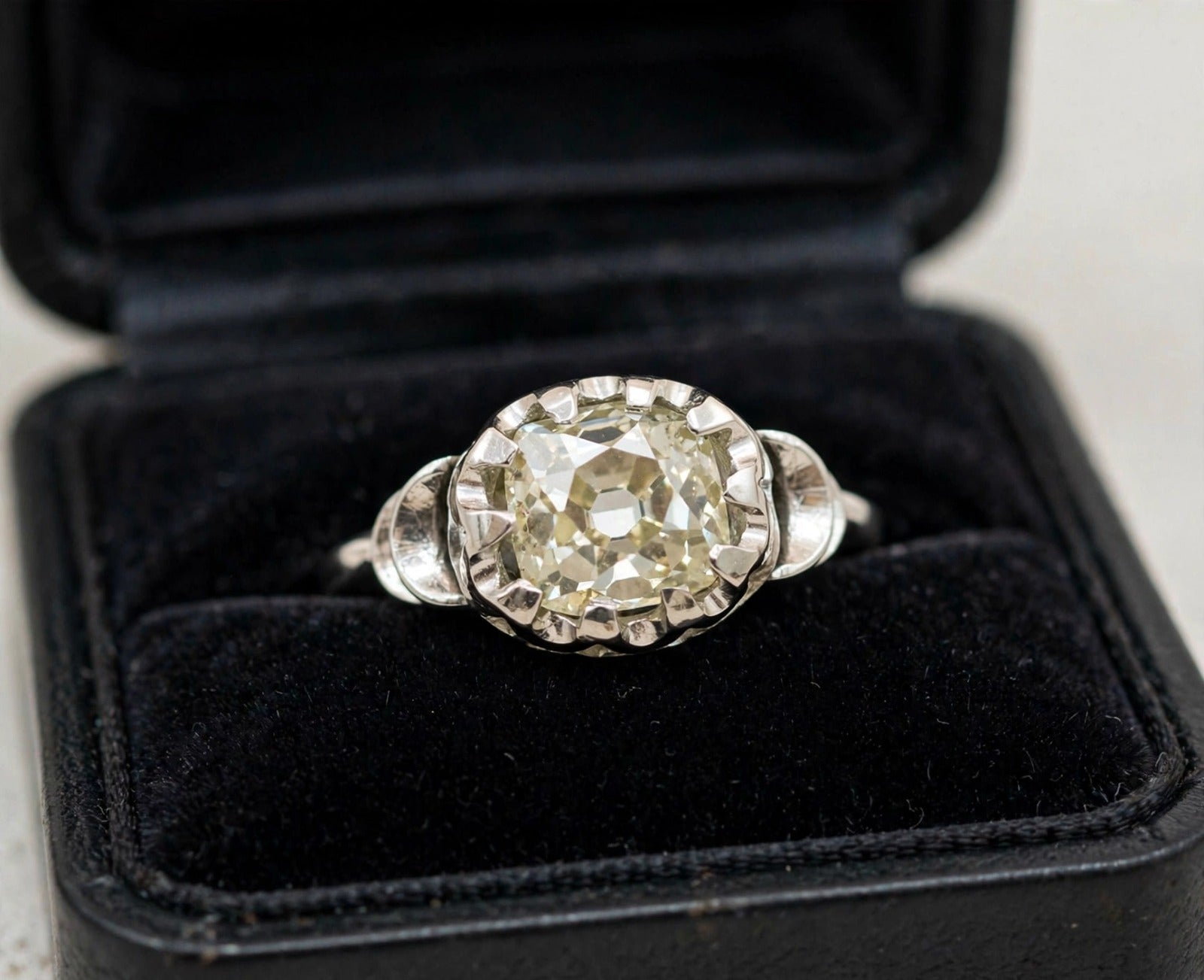 Bague Solitaire en or blanc et diamant