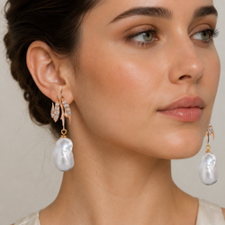 Boucles d'oreilles Pendantes en or jaune, perles et diamants