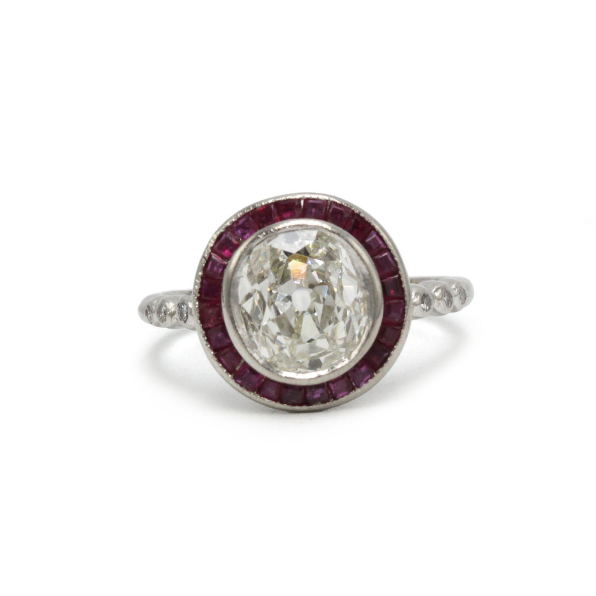 Bague Entourage en platine, rubis et diamants