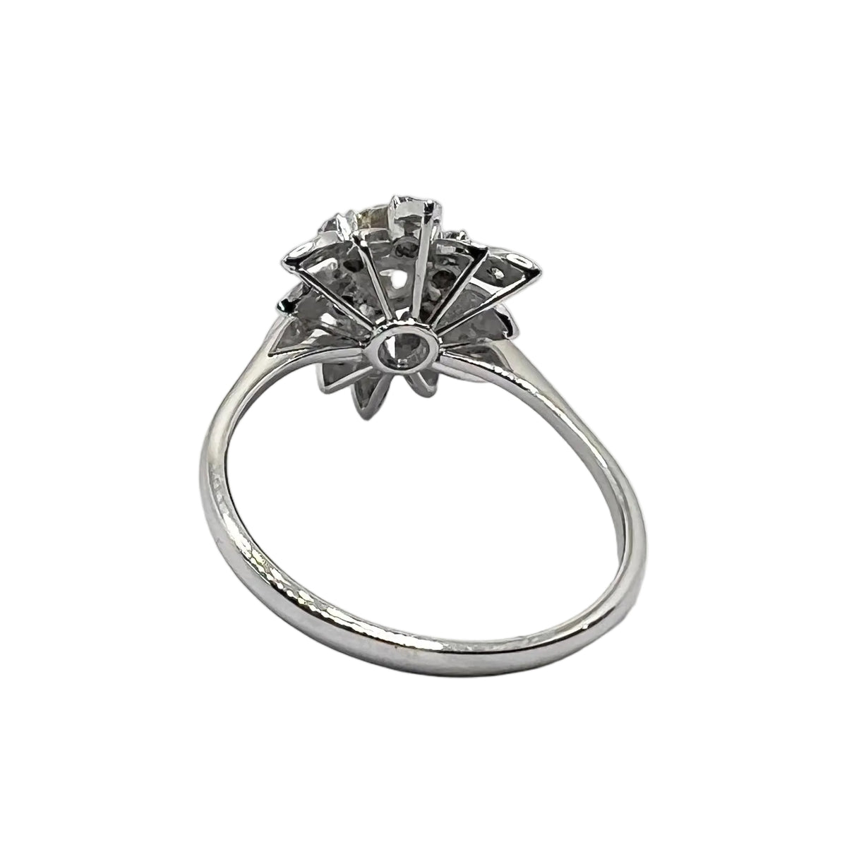 Bague Marguerite en or blanc et diamants