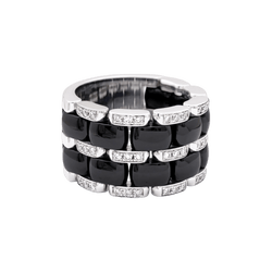Bague Chanel, "Ultra" en or blanc, céramique noire et diamants.