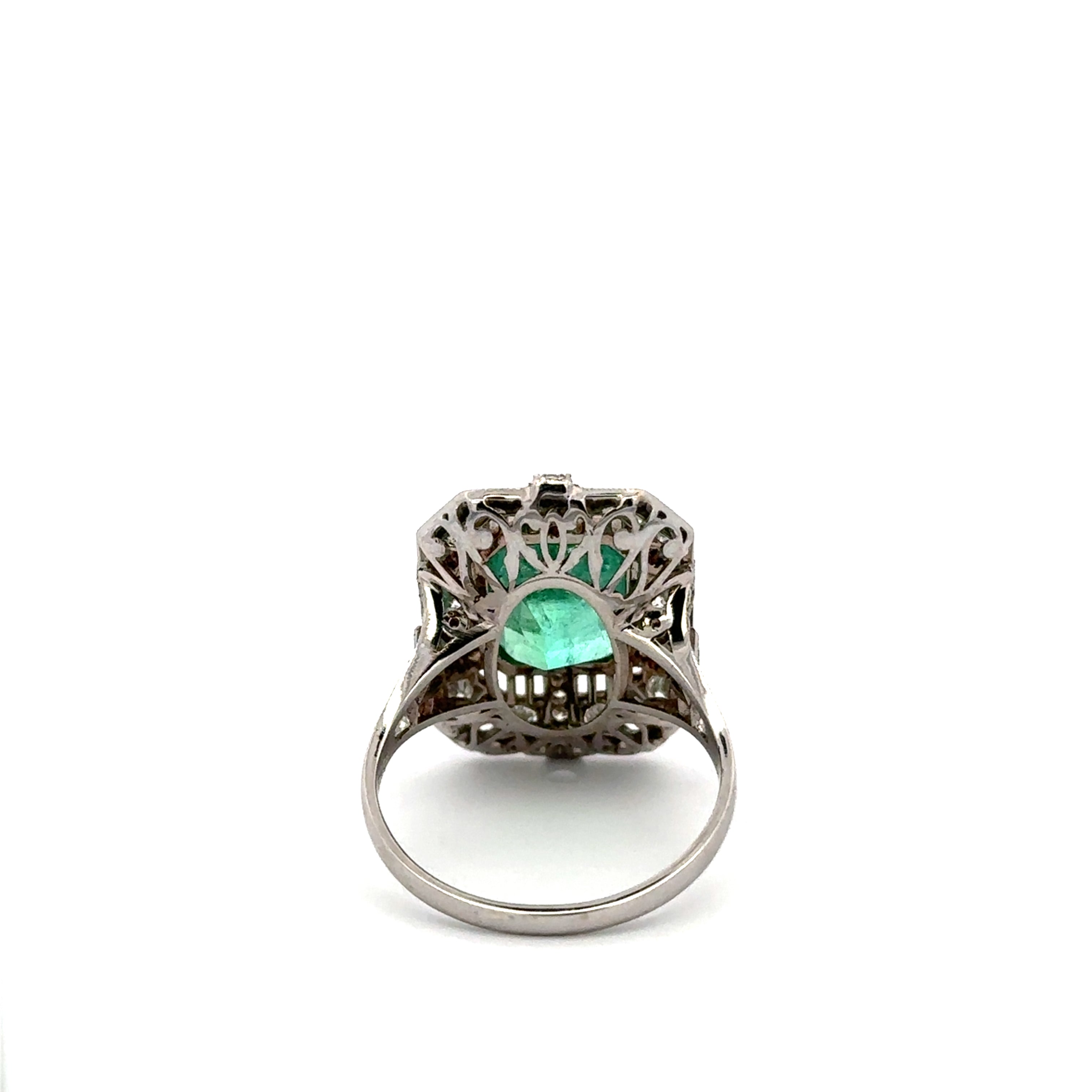 Bague Entourage en or blanc, émeraude et diamants