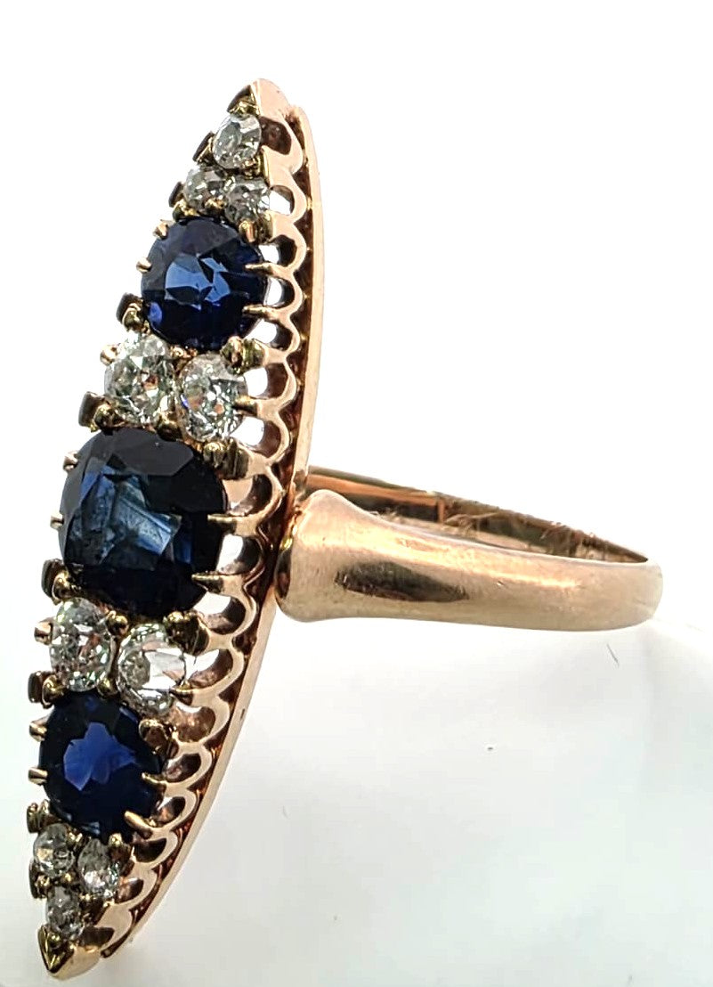 Bague Marquise en or jaune, saphirs et diamants