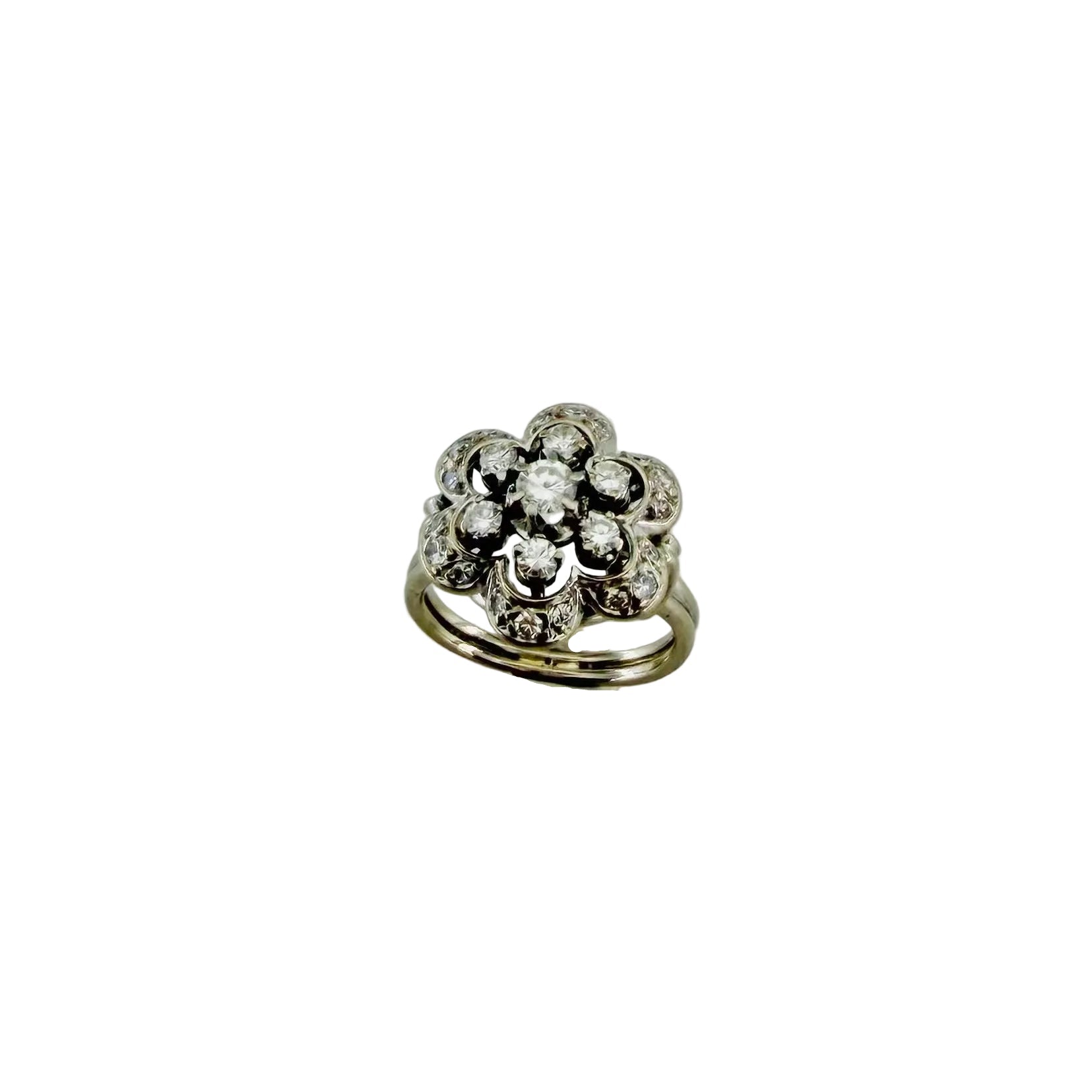 Bague Entourage en or blanc, platine et diamants