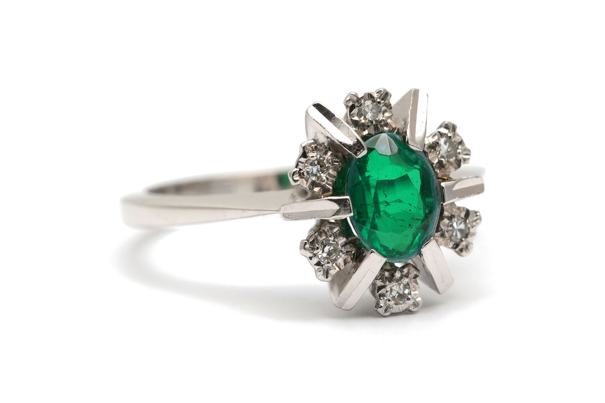 Bague Entourage en or blanc, émeraude et diamants