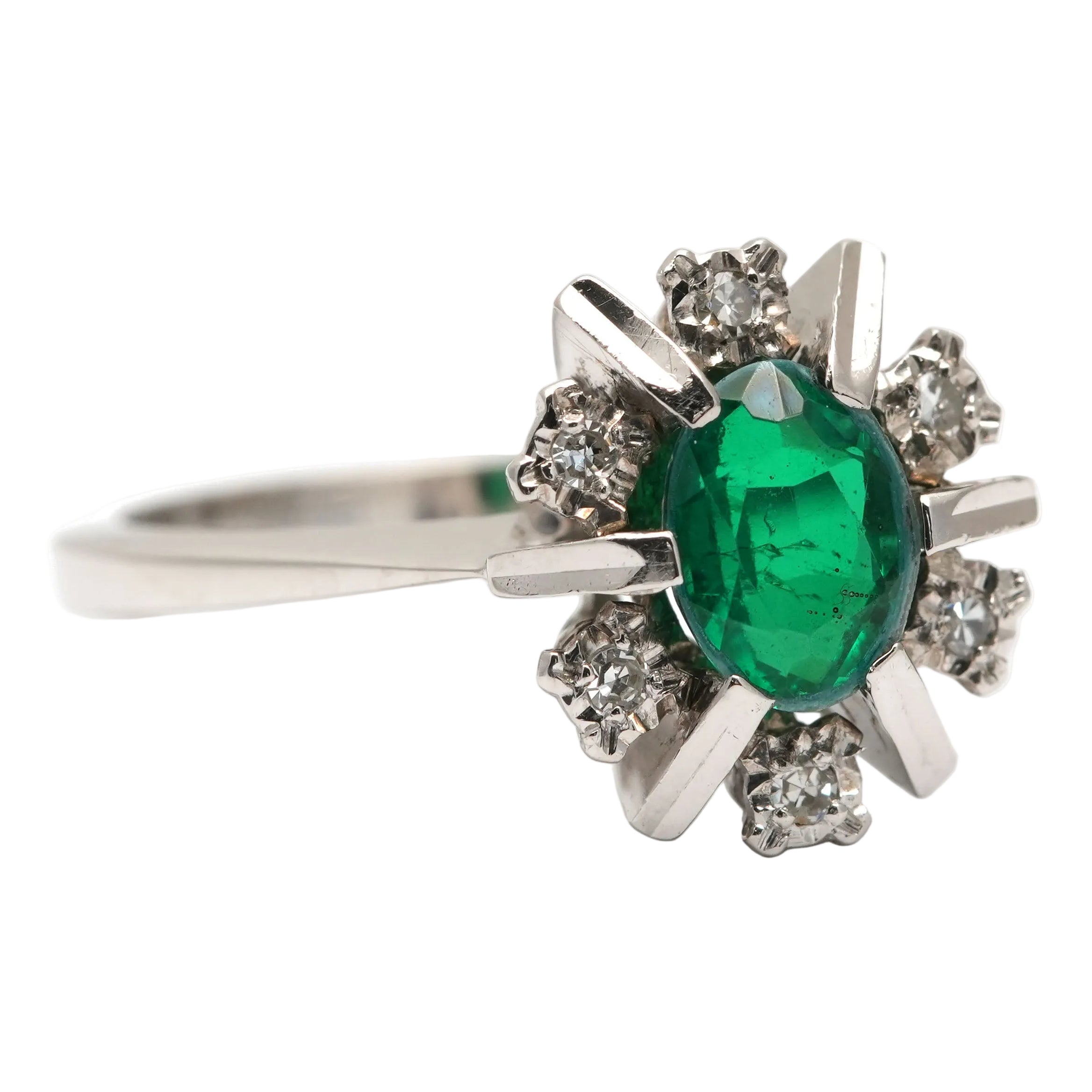 Bague Entourage en or blanc, émeraude et diamants