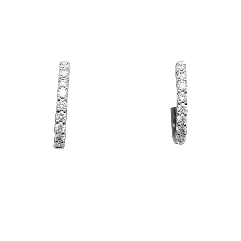 Paire de petites créoles en or blanc, diamants.
