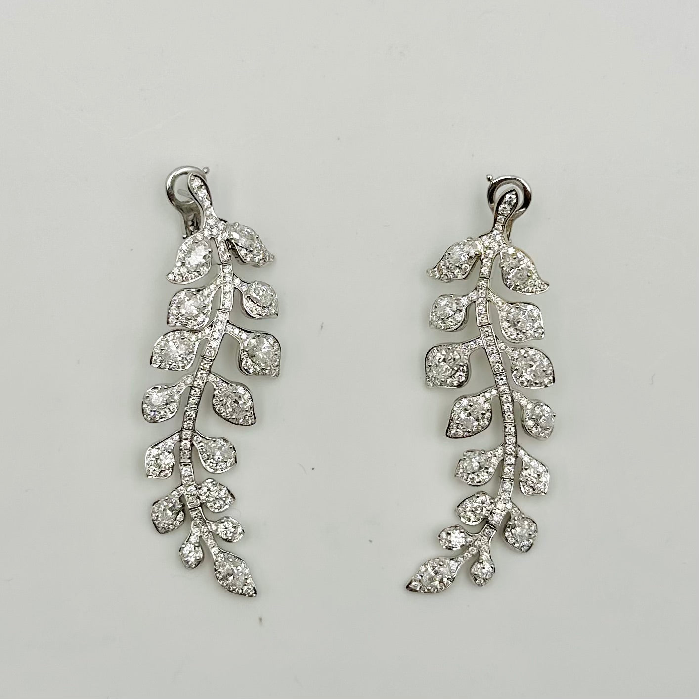 Boucles d'oreilles Pendantes en or blanc et diamants